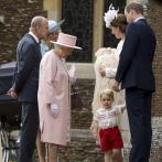 La Reine Elizabeth et son mari Philip ont apprécié le moment avec leurs arrières-petits enfants 